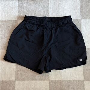 ALO Yoga Alumni Shorts in Black
